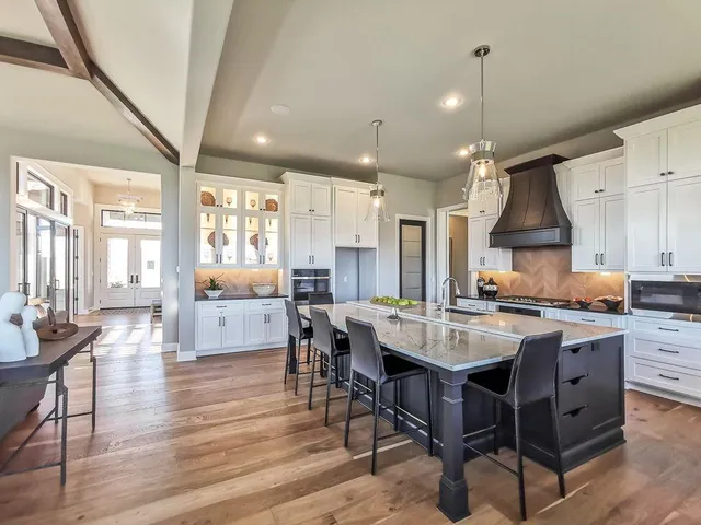 $1,282,900 | 2908 Northeast 102nd Street, Kansas City, MO 64155