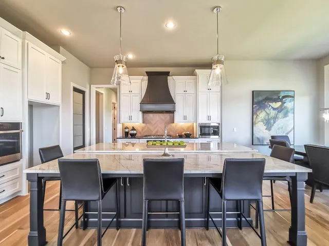 $1,282,900 | 2908 Northeast 102nd Street, Kansas City, MO 64155