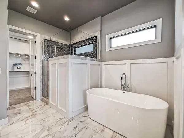 $1,282,900 | 2908 Northeast 102nd Street, Kansas City, MO 64155