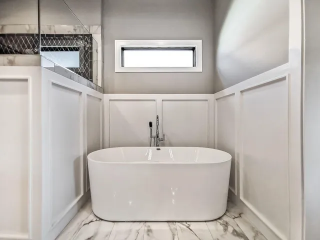 $1,282,900 | 2908 Northeast 102nd Street, Kansas City, MO 64155