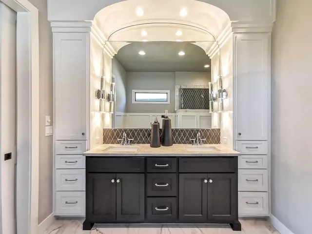 $1,282,900 | 2908 Northeast 102nd Street, Kansas City, MO 64155