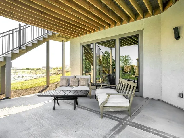 $1,282,900 | 2908 Northeast 102nd Street, Kansas City, MO 64155