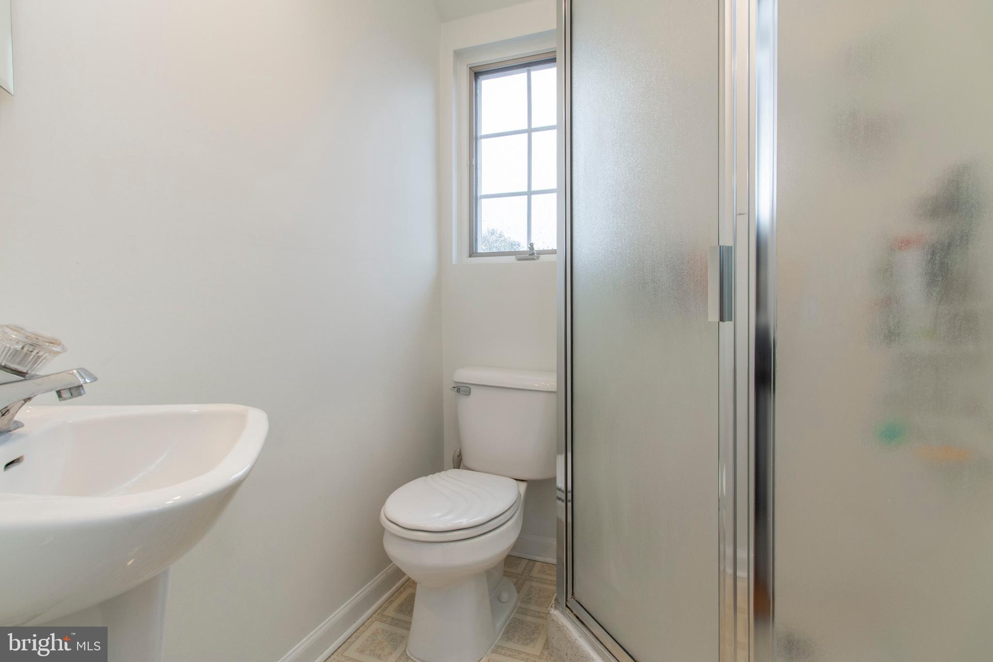 124 Garden Road Oreland, PA 19075 - Photo 22 of 33 Ensuite bath