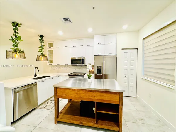 $3,500 | 10295 Northwest 64th Terrace, Unit 104, Doral, FL 33178