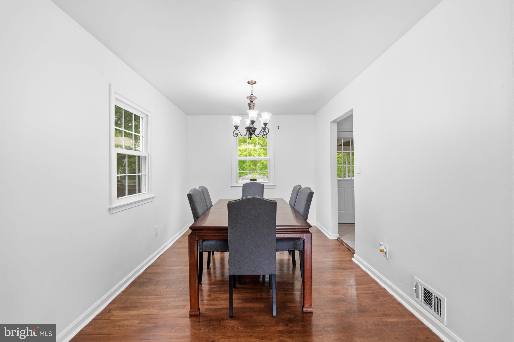 9705 Locust Avenue Lanham, MD 20706 - Photo 7 of 37