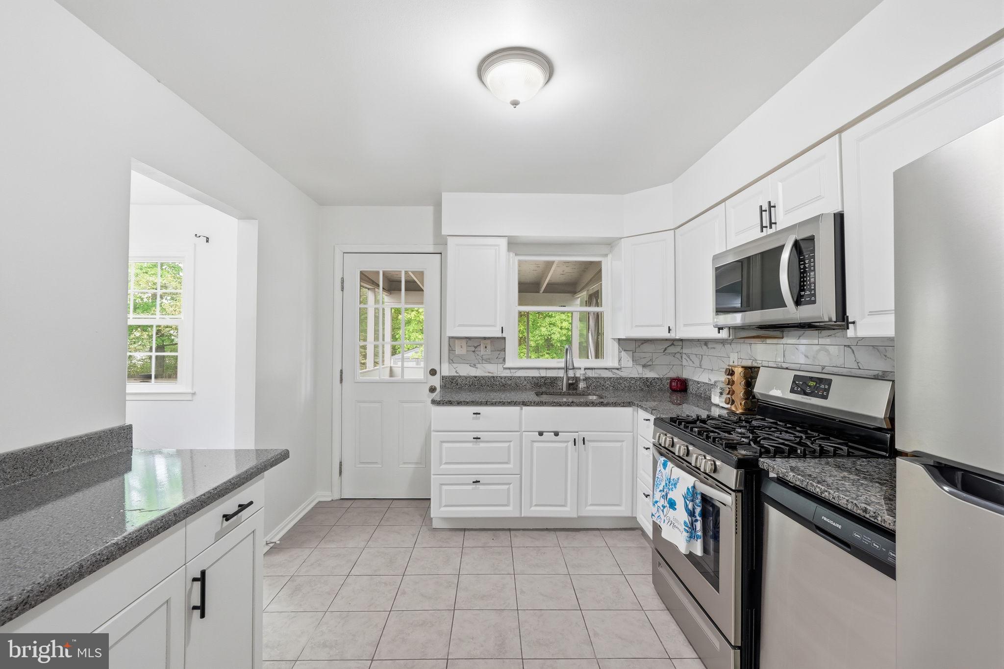 9705 Locust Avenue Lanham, MD 20706 - Photo 8 of 37