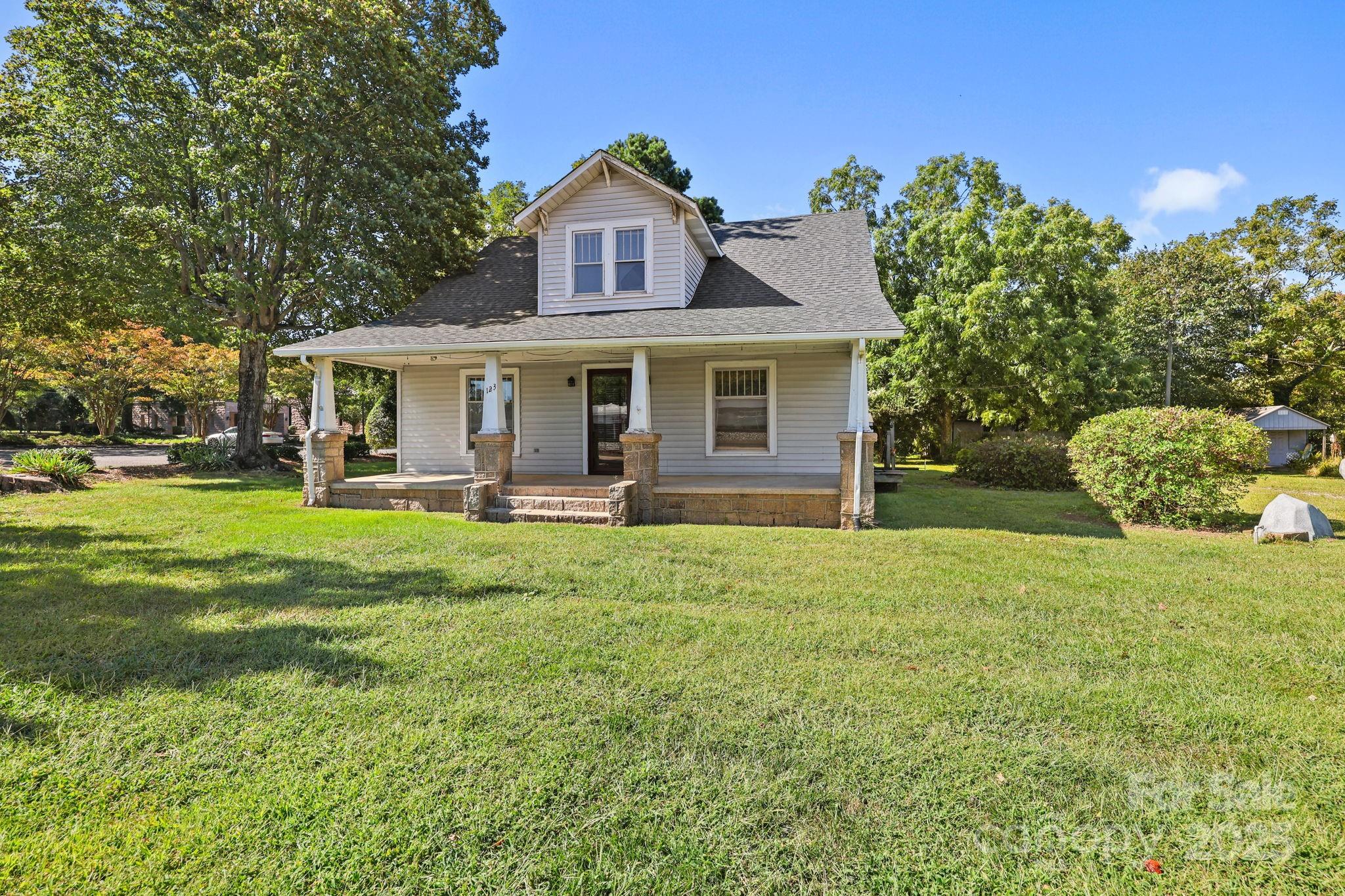 123 North Main Street Salisbury, NC 28144 - Photo 33 of 47 a front view of a house with a garden and yard