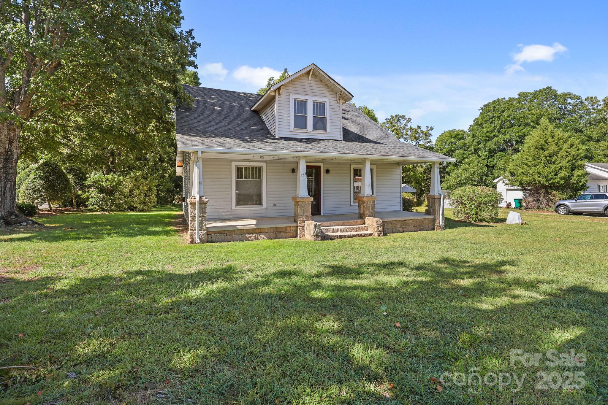 123 North Main Street Salisbury, NC 28144 - Photo 34 of 47 a front view of house with yard and green space