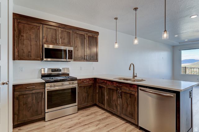 2072 W. 320 S. Hurricane, UT 84737 - Photo 13 of 46 Gas Range, Stainless Appliances