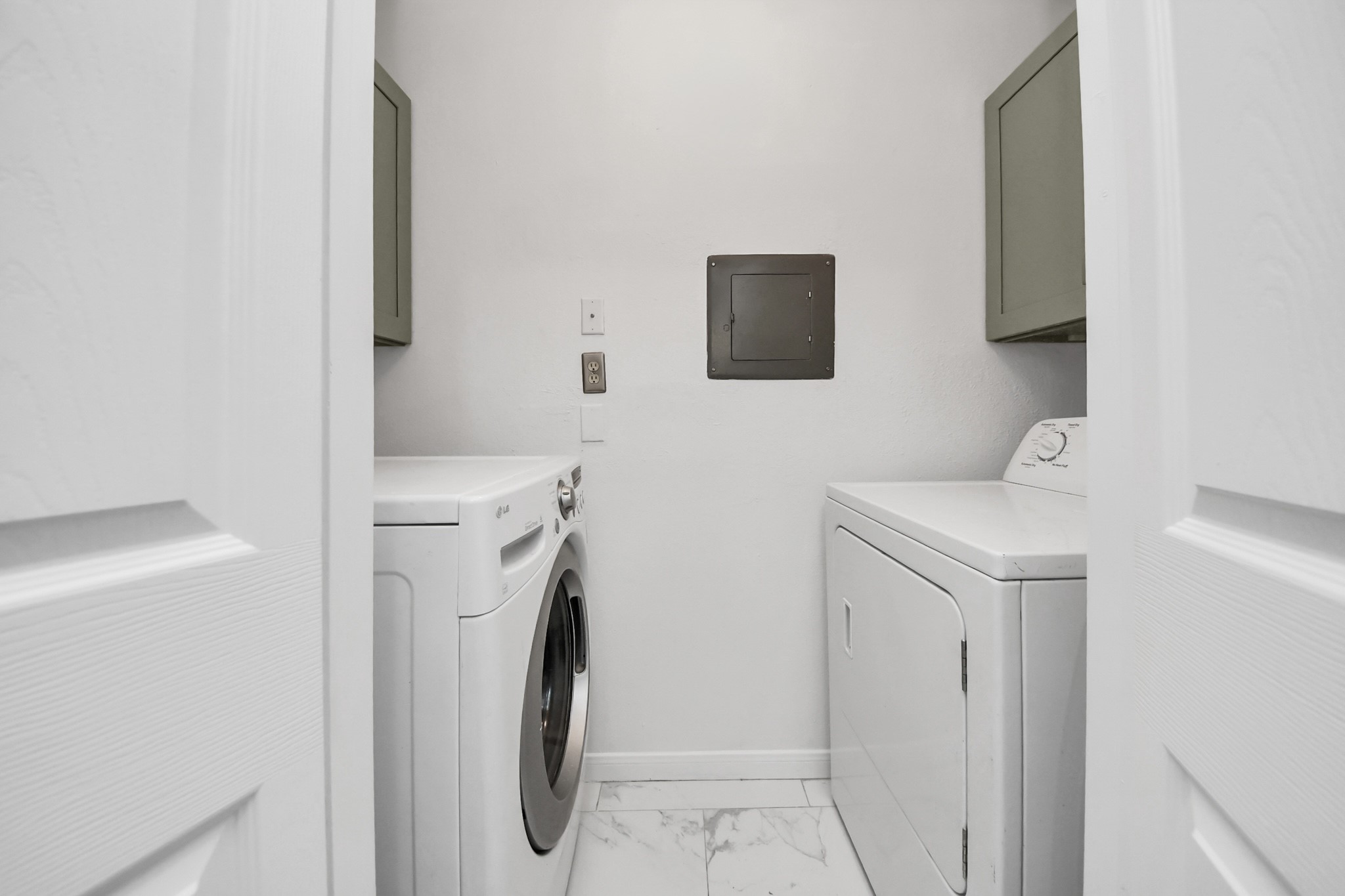 3500 Tangle Brush Drive, Unit 186 Spring, TX 77381 - Photo 23 of 43 a utility room with dryer and washer