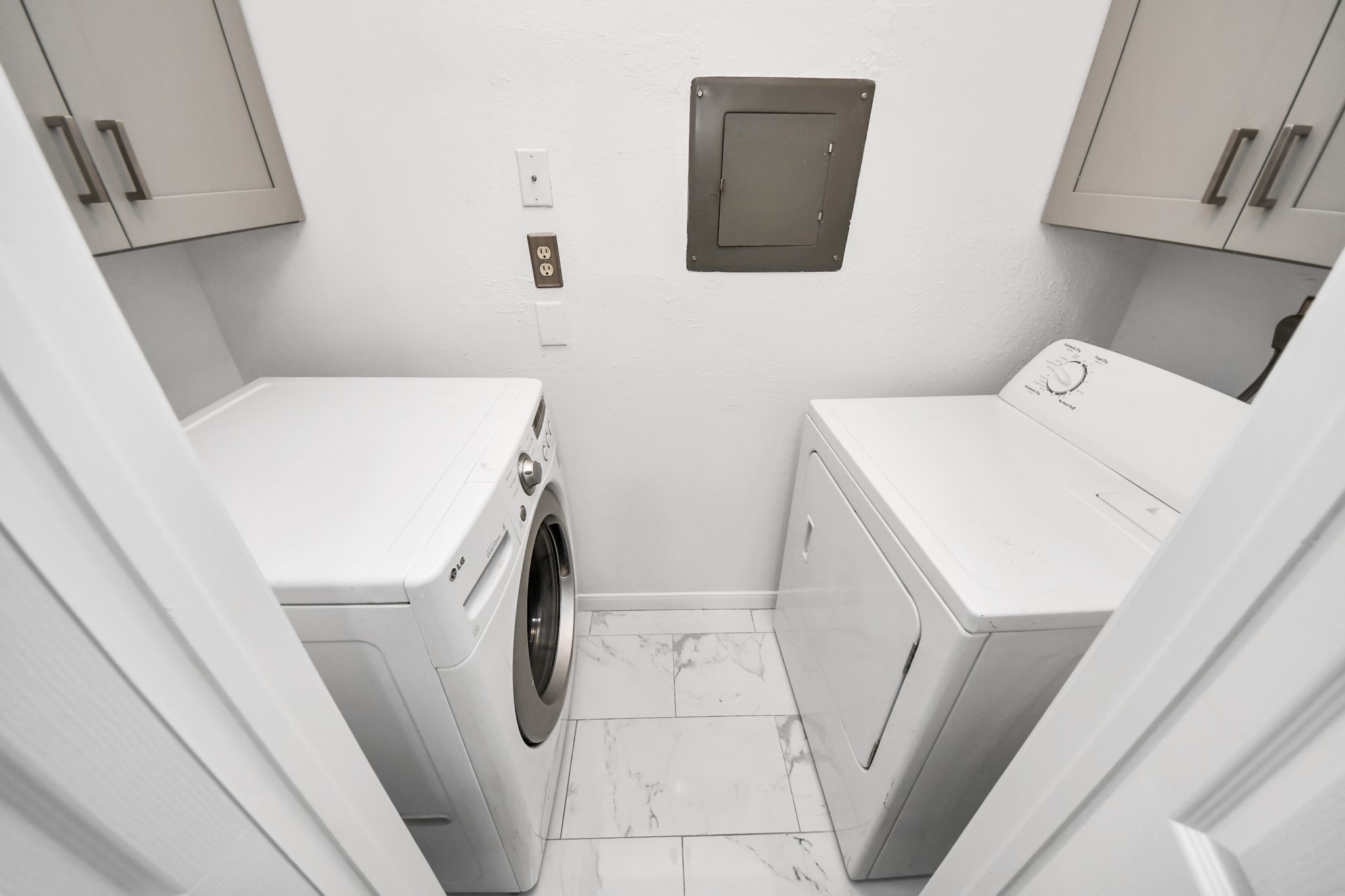 3500 Tangle Brush Drive, Unit 186 Spring, TX 77381 - Photo 24 of 43 a utility room with dryer and washer