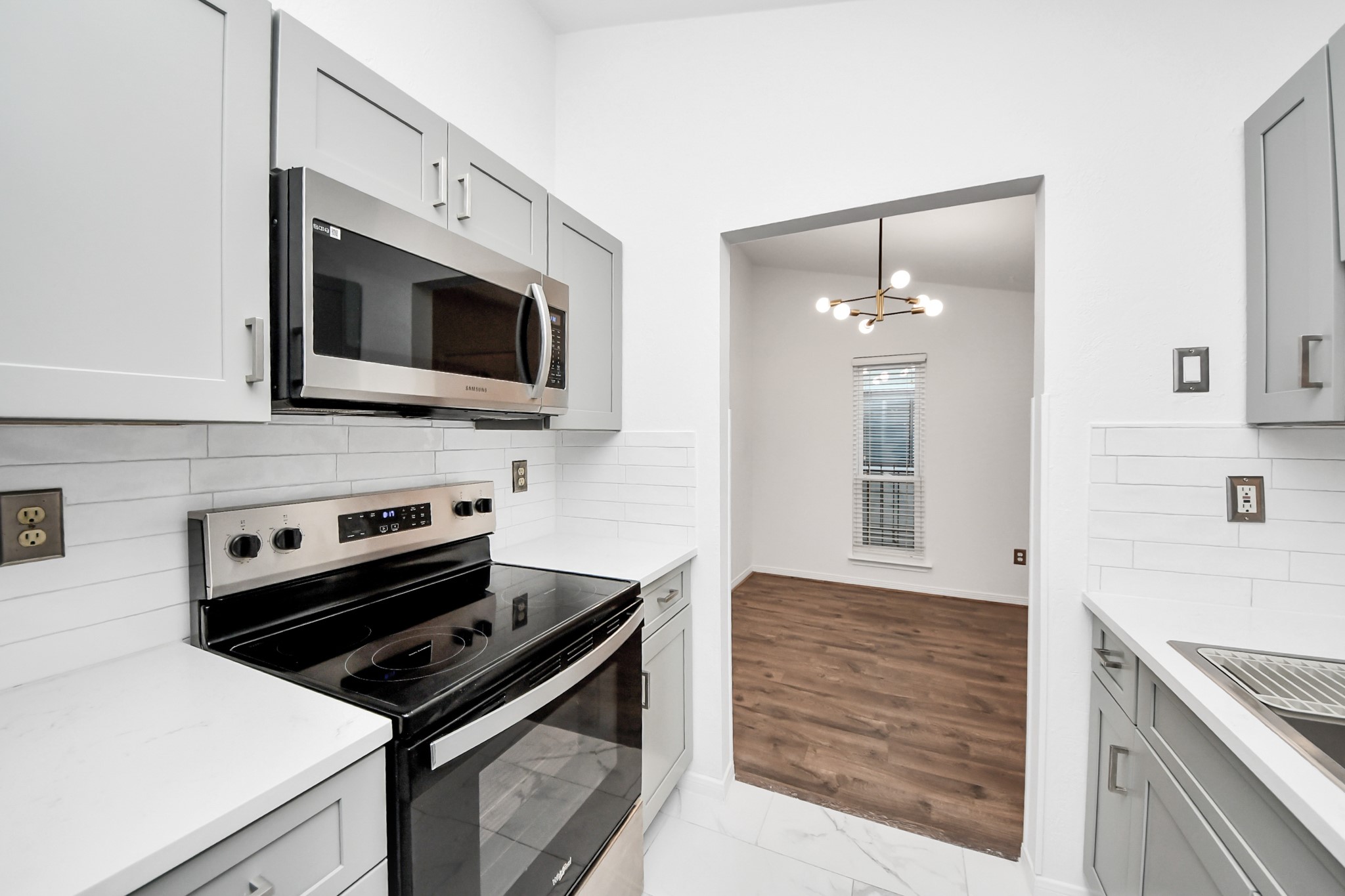 3500 Tangle Brush Drive, Unit 186 Spring, TX 77381 - Photo 26 of 43 a kitchen with stainless steel appliances a stove microwave and sink