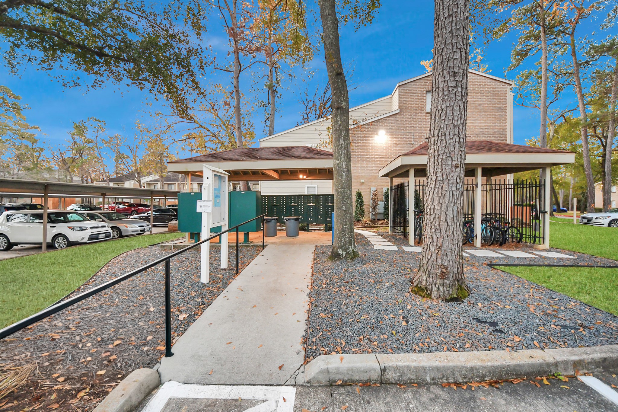 3500 Tangle Brush Drive, Unit 186 Spring, TX 77381 - Photo 42 of 43 a view of a building with a yard