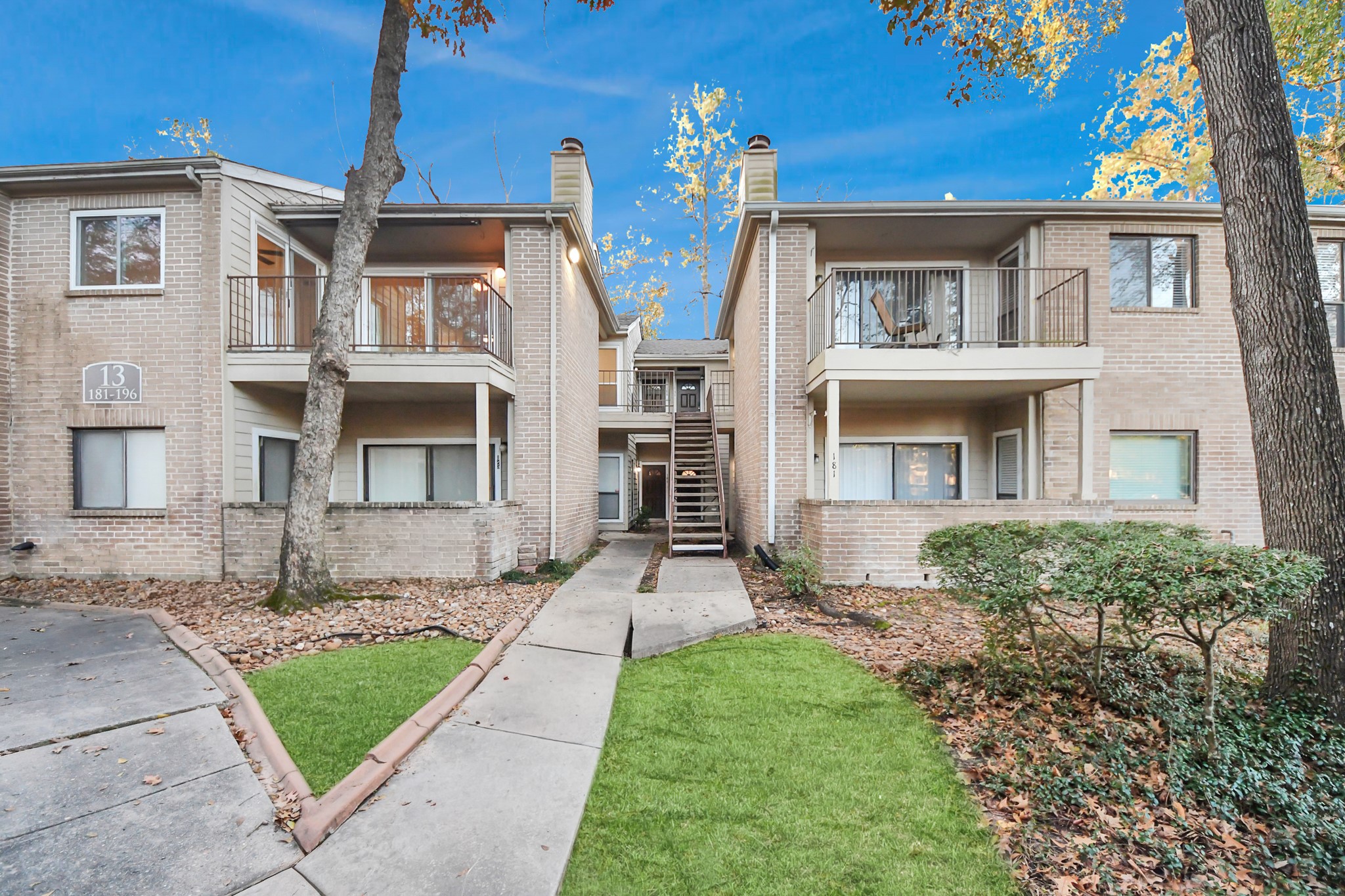 3500 Tangle Brush Drive, Unit 186 Spring, TX 77381 - Photo 6 of 43 a front view of a house with garden