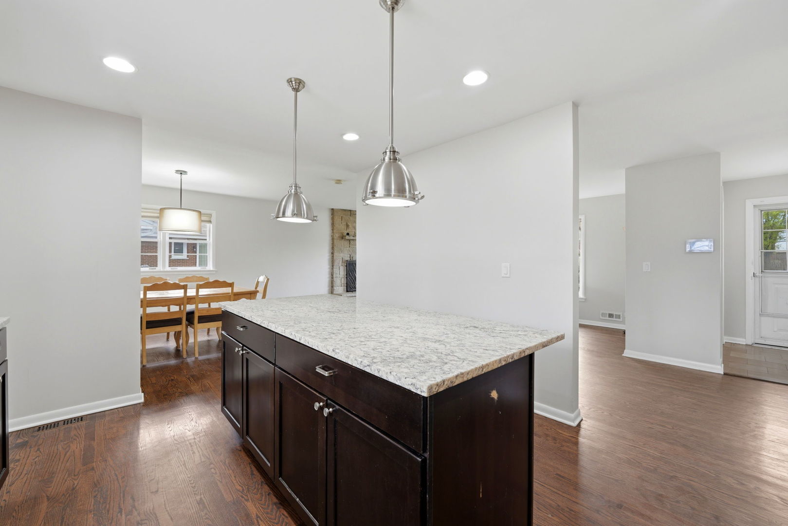 389 Michael John Drive Park Ridge, IL 60068 - Photo 9 of 40