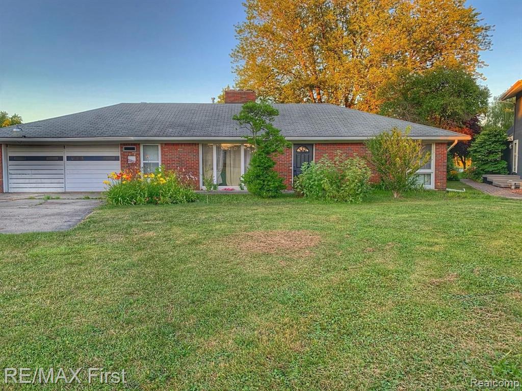 32975 Sutton Road Chesterfield, MI 48047 - Photo 1 of 28