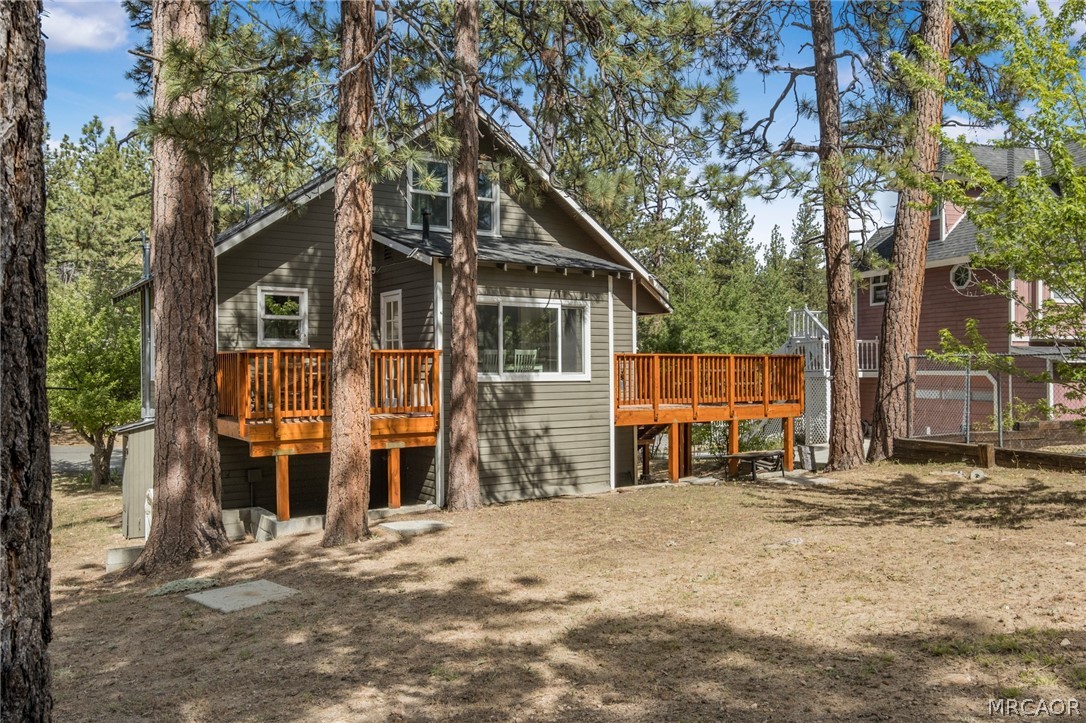 195 Elgin Road Big Bear Lake, CA 92315 - Photo 29 of 45 a front view of a house with a yard