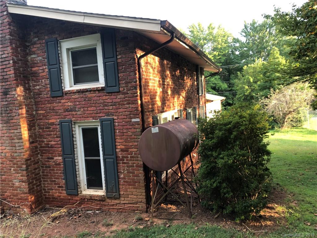 1063 Summers Road Valdese, NC 28690 - Photo 2 of 12 Gallery Image 2