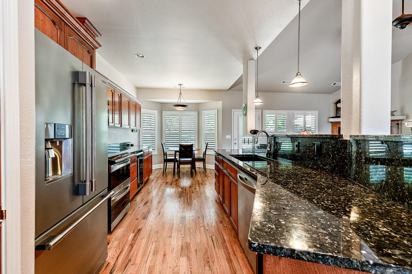 2056 Knowles Road Medford, OR 97501 - Photo 13 of 35 Stainless steel appliances