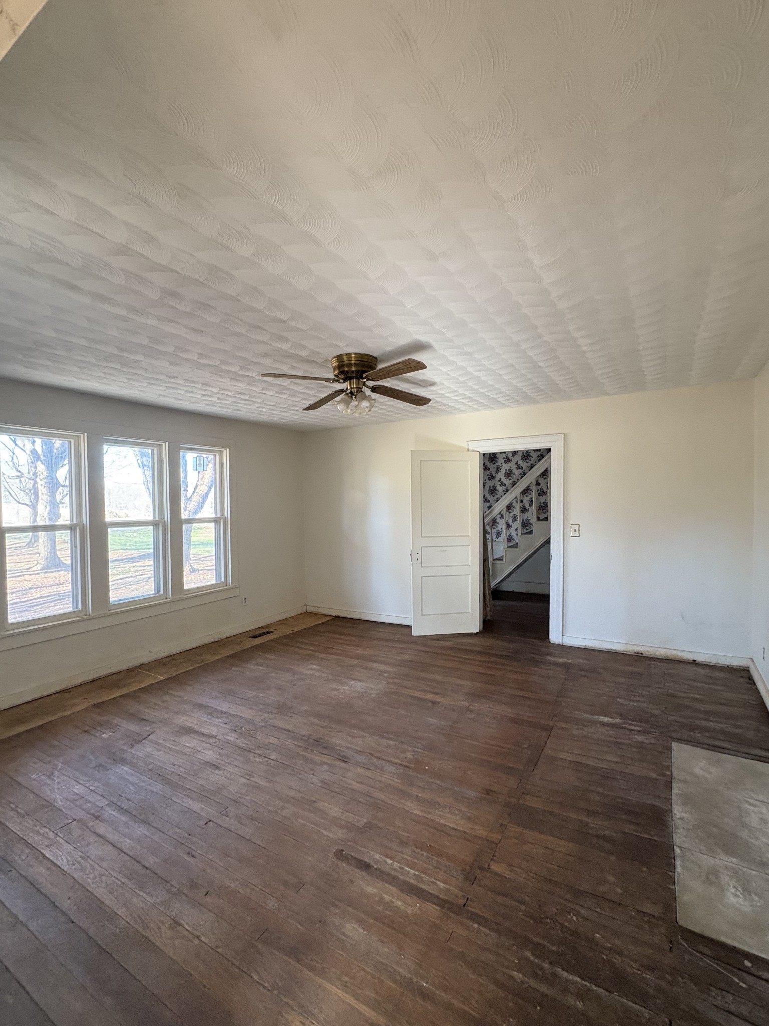 328 Lafayette Road Red Boiling Springs, TN 37150 - Photo 33 of 34 an empty room with windows