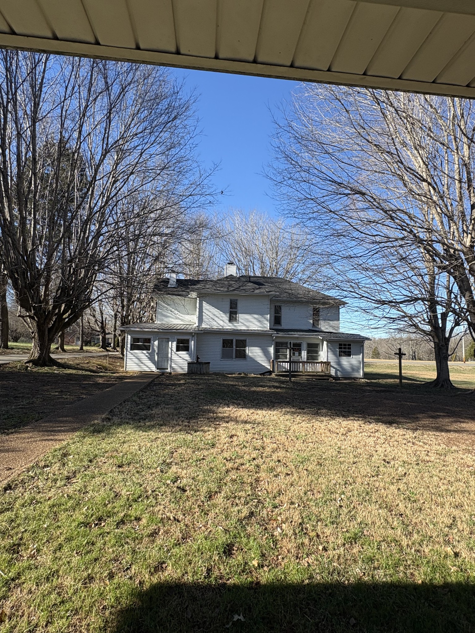328 Lafayette Road Red Boiling Springs, TN 37150 - Photo 8 of 34 a front view of a house with a yard