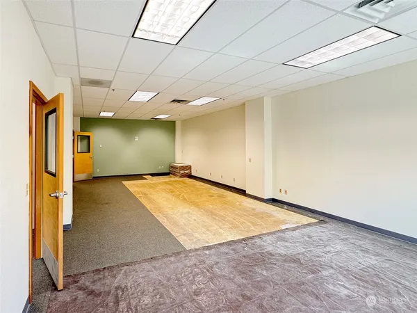 a view of livingroom with furniture and a ceiling fan