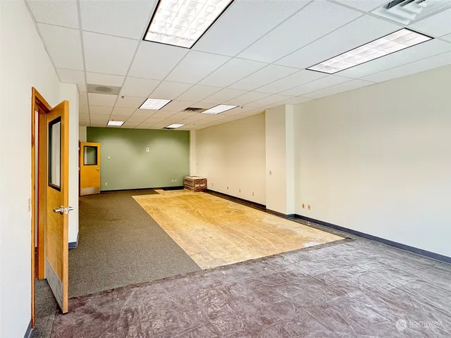 a view of livingroom with furniture and a ceiling fan