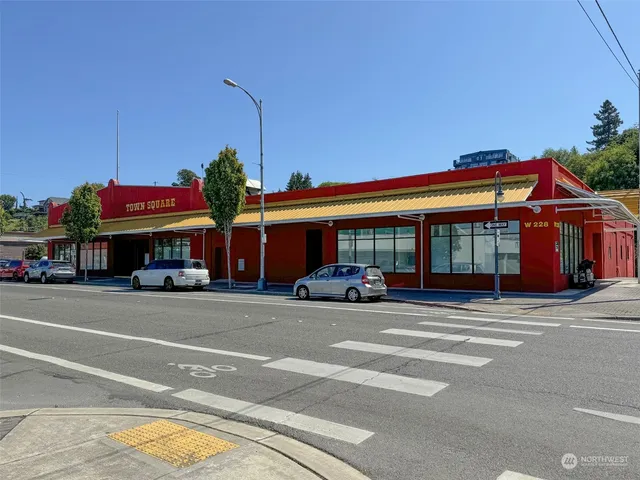 $2,000 | 228 West 1st Street, Unit A, Port Angeles, WA 98362