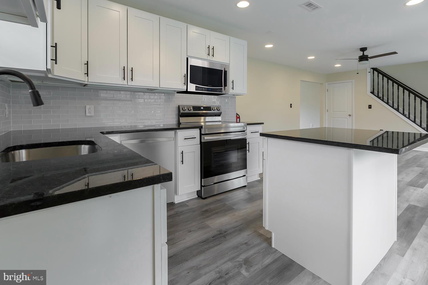 3 Rancocas Boulevard Mount Laurel, NJ 08054 - Photo 5 of 16 Stainless steel appliances