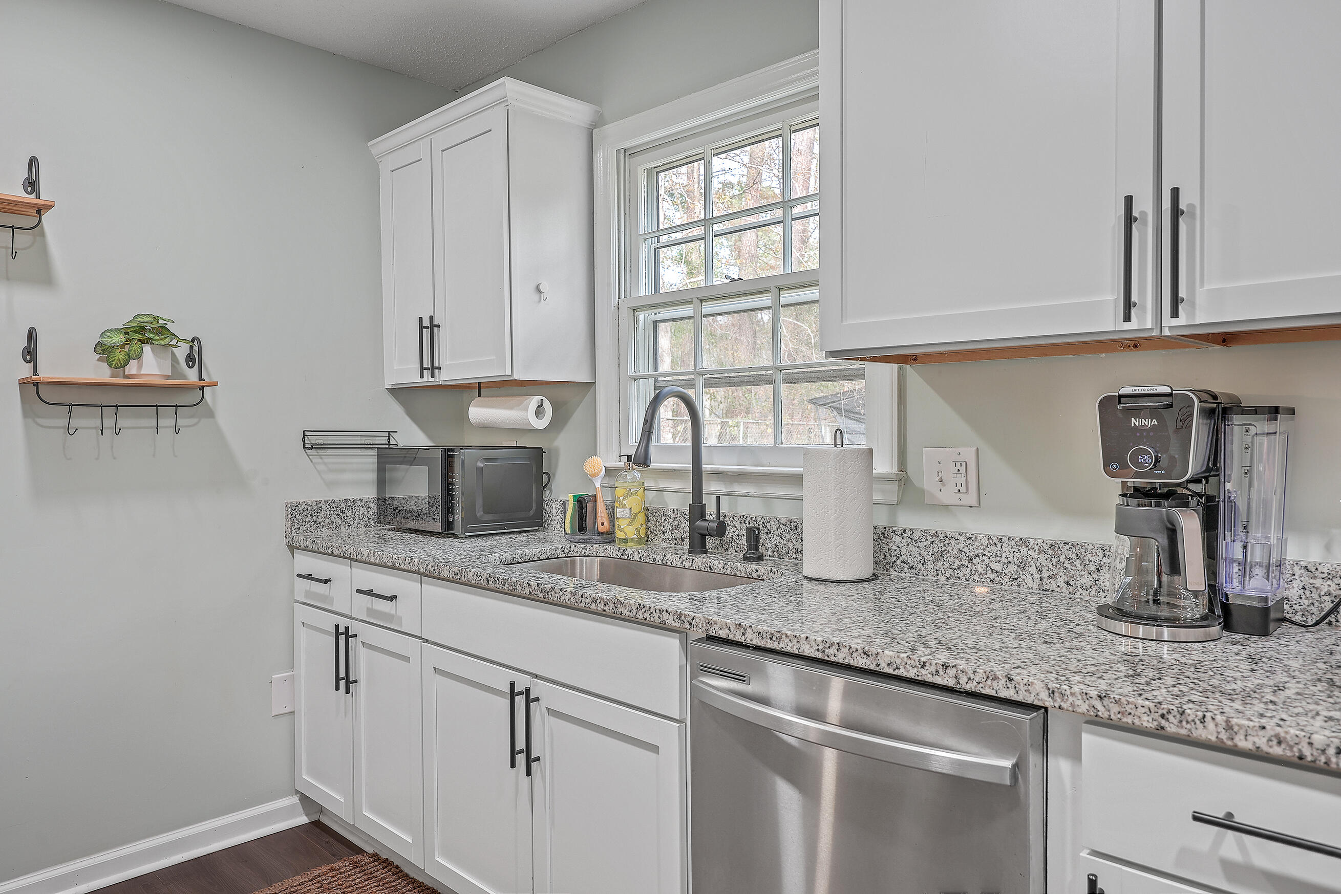 7698 Chippendale Road North Charleston, SC 29420 - Photo 15 of 41 kitchen
