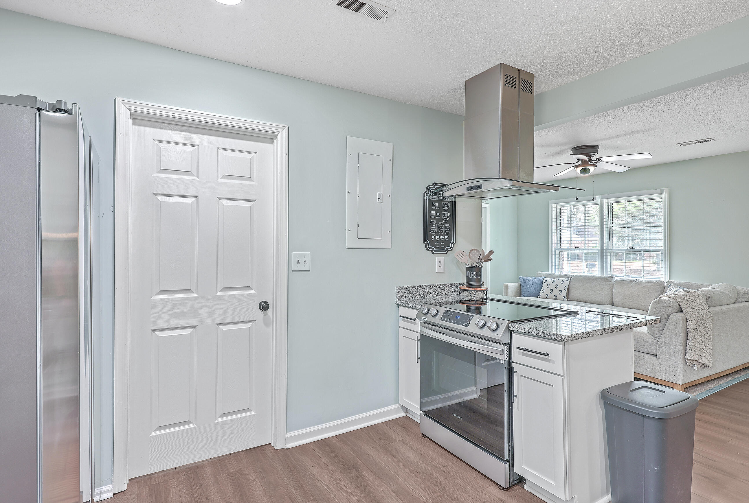 7698 Chippendale Road North Charleston, SC 29420 - Photo 19 of 41 kitchen
