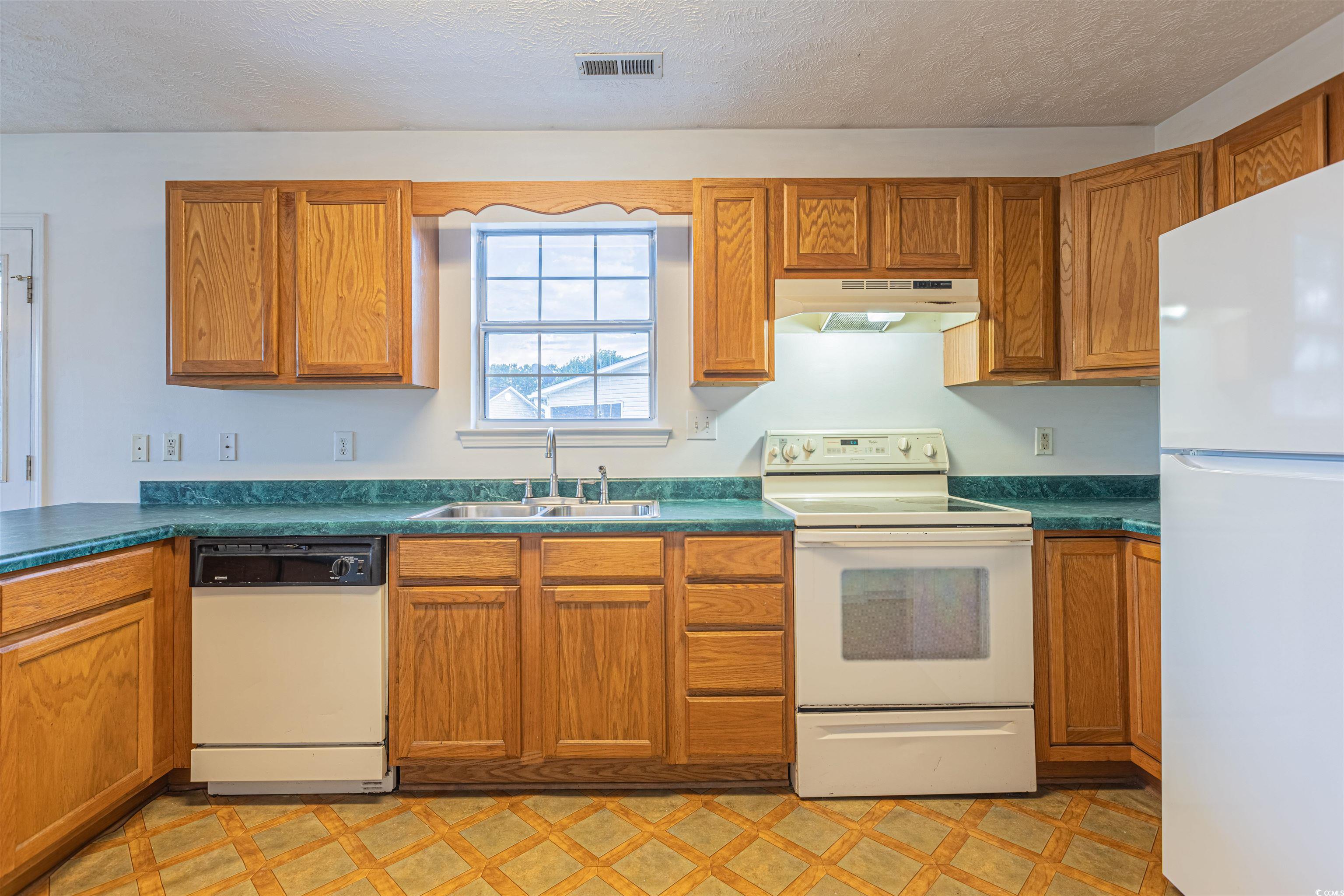 8089 Bark Court Murrells Inlet, SC 29576 - Photo 4 of 30 Gallery Image 4