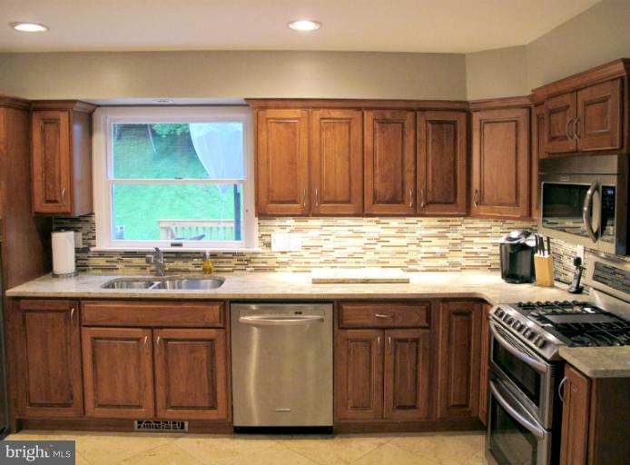 2606 Jonathan Road Ellicott City, MD 21042 - Photo 23 of 30 Kitchen