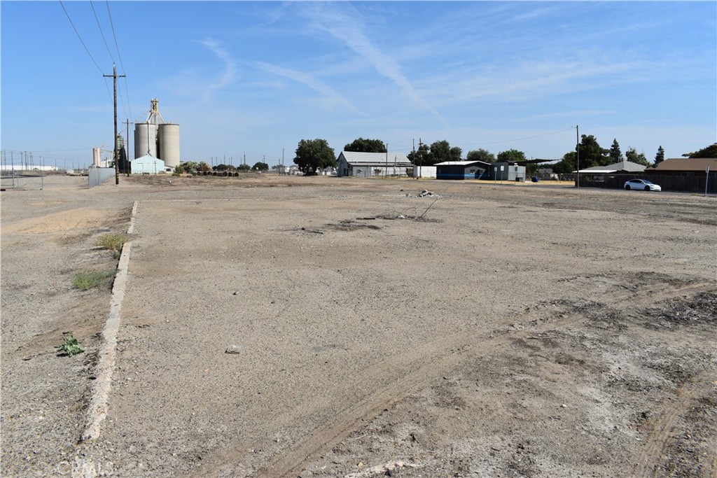 430 South Front Street Chowchilla, CA 93610 - Photo 4 of 6 a view of beach and ocean view