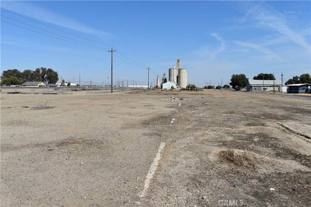 430 South Front Street Chowchilla, CA 93610 - Photo 5 of 6 a view of ocean