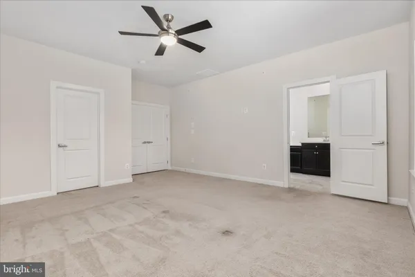 an empty room with a ceiling fan and a ceiling fan