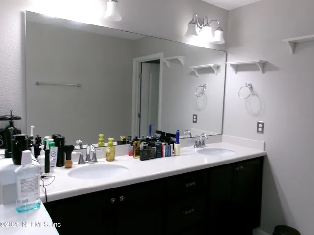 a picture of yard with green space