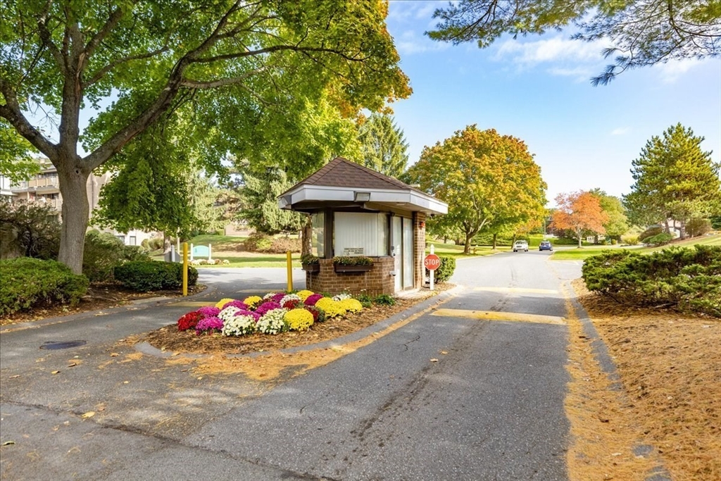 9 Ledgewood Way, Unit 9 Peabody, MA 01960 - Photo 2 of 42 a front view of a house with porch