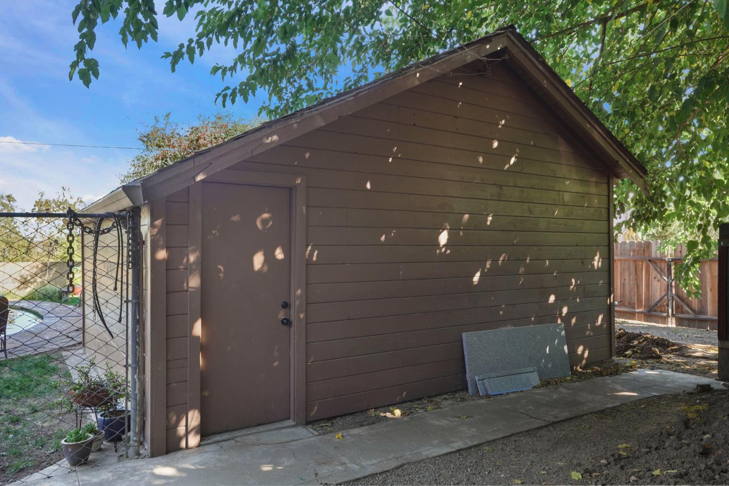 18529 Highway 88 Clements, CA 95237 - Photo 5 of 42 a backyard of a house with lots of green space