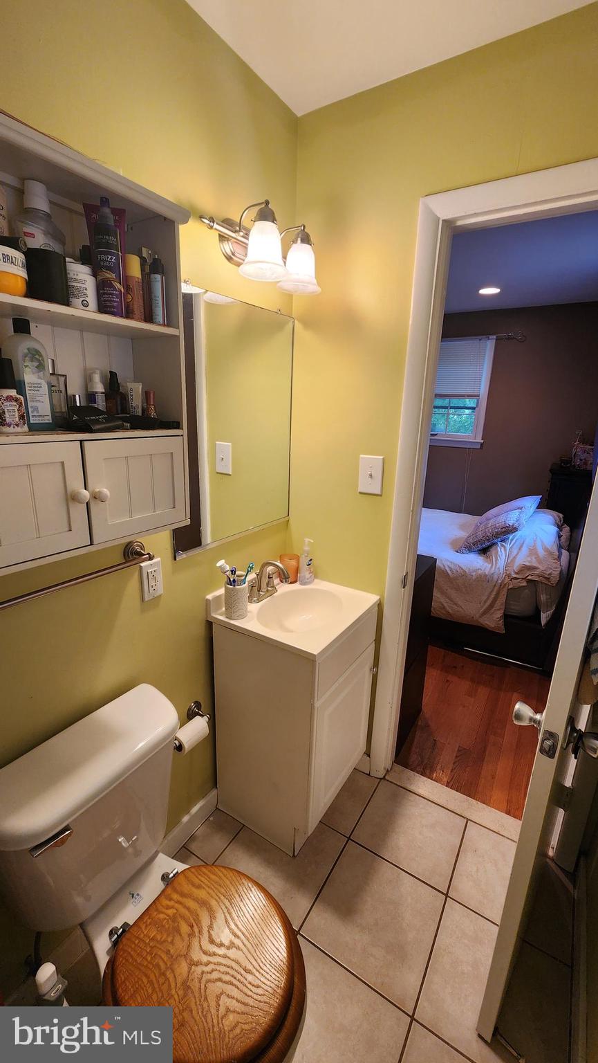 9429 Curran Road Silver Spring, MD 20901 - Photo 12 of 41 Primary En Suite