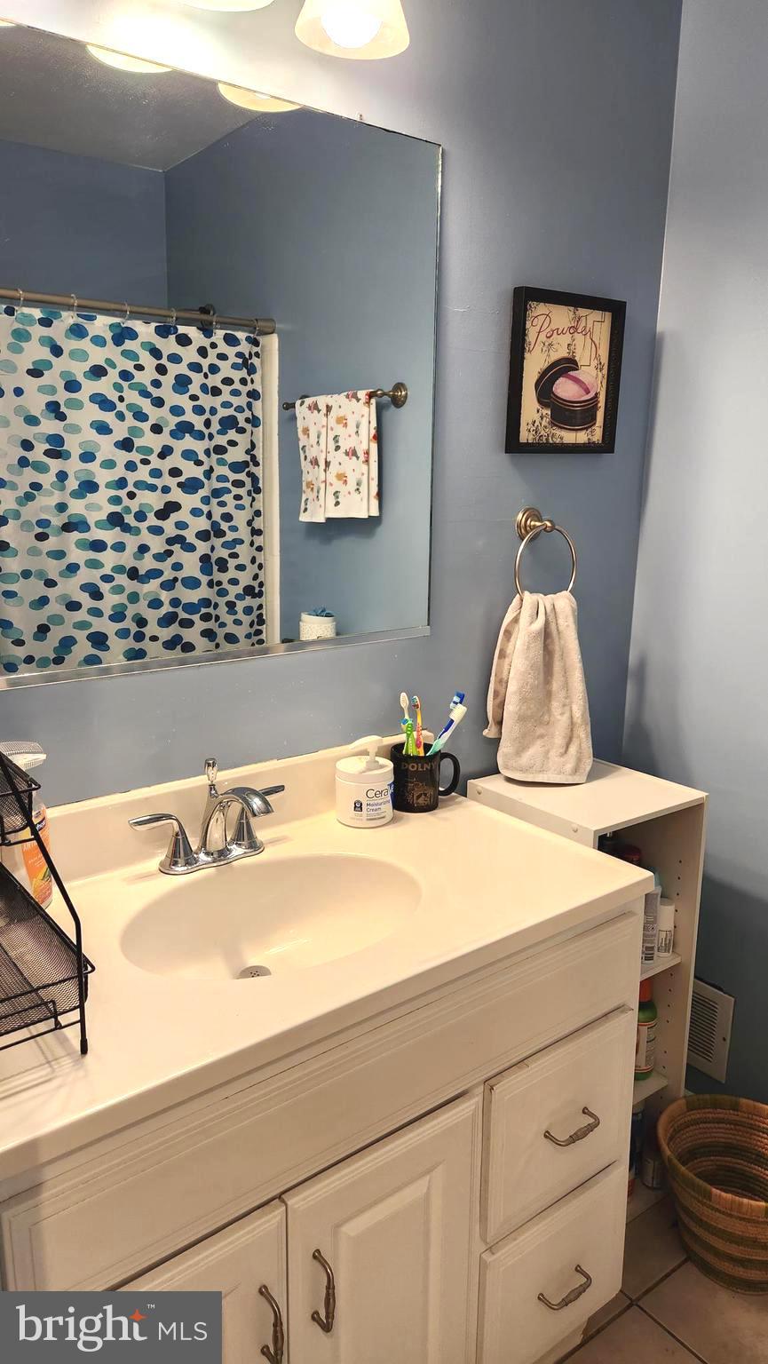 9429 Curran Road Silver Spring, MD 20901 - Photo 13 of 41 Hall Bath