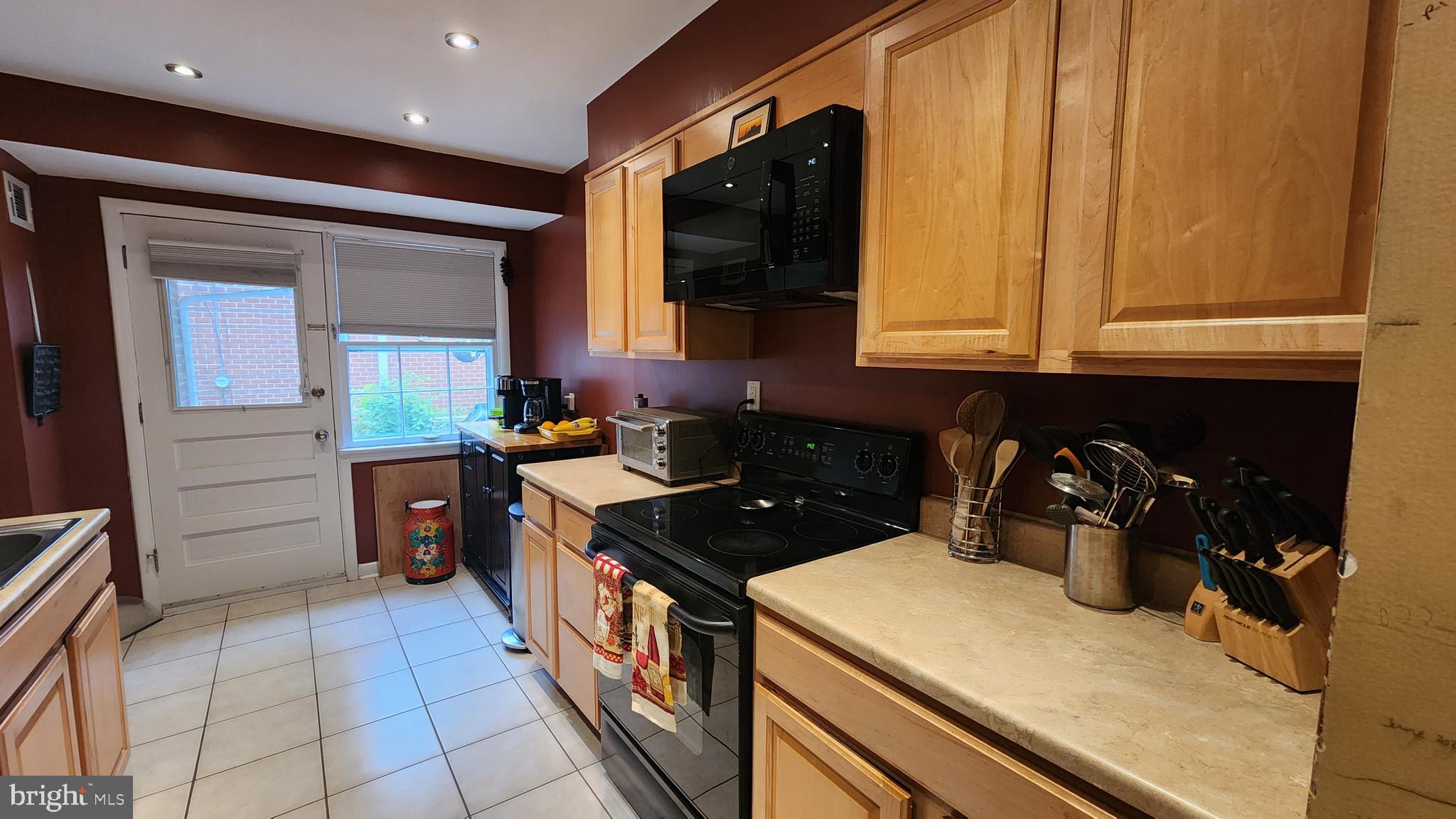 9429 Curran Road Silver Spring, MD 20901 - Photo 17 of 41 Main Kitchen