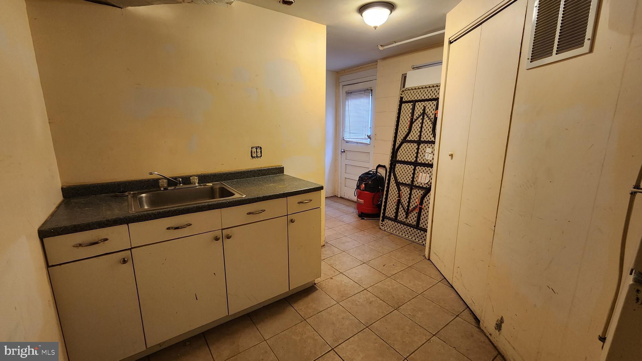 9429 Curran Road Silver Spring, MD 20901 - Photo 30 of 41 Side lower Lvl exit