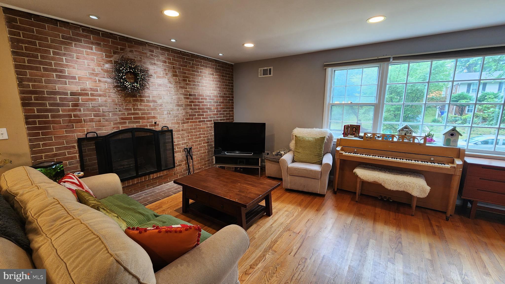 9429 Curran Road Silver Spring, MD 20901 - Photo 4 of 41 Brick Hearth