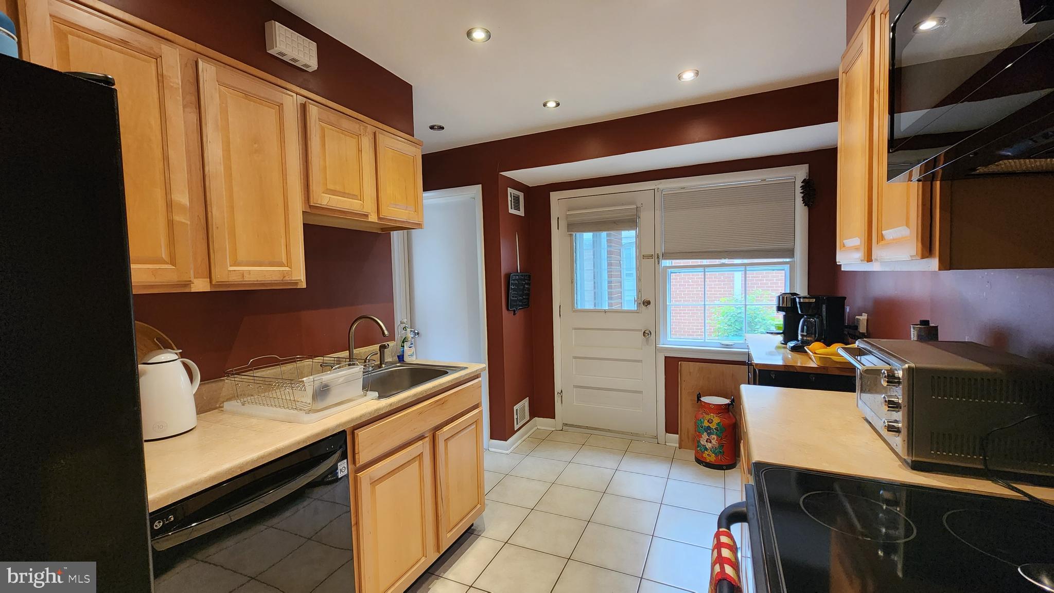 9429 Curran Road Silver Spring, MD 20901 - Photo 6 of 41 Kitchen with exit