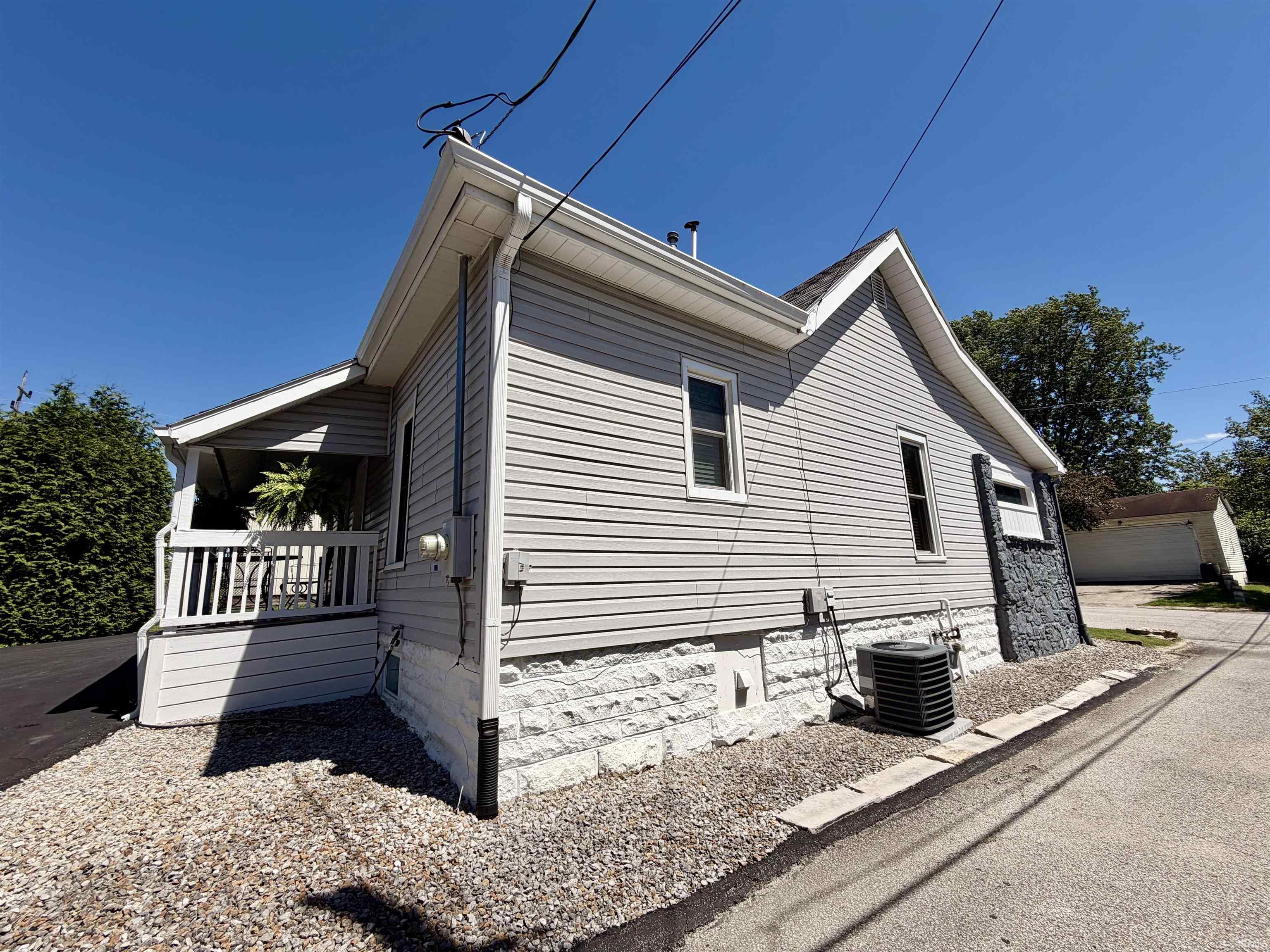 1915 7th Street Bedford, IN 47421 - Photo 5 of 28