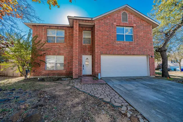 $2,600 | 2001 Barton Springs Drive, Corinth, TX 76210