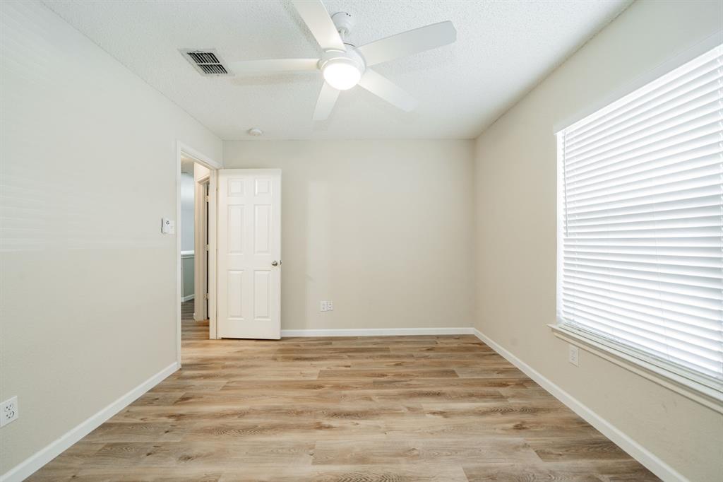 2001 Barton Springs Drive Corinth, TX 76210 - Photo 29 of 38