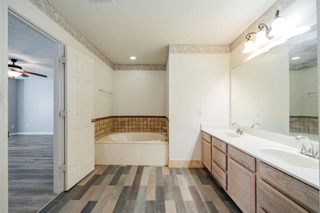 2001 Barton Springs Drive Corinth, TX 76210 - Photo 33 of 38