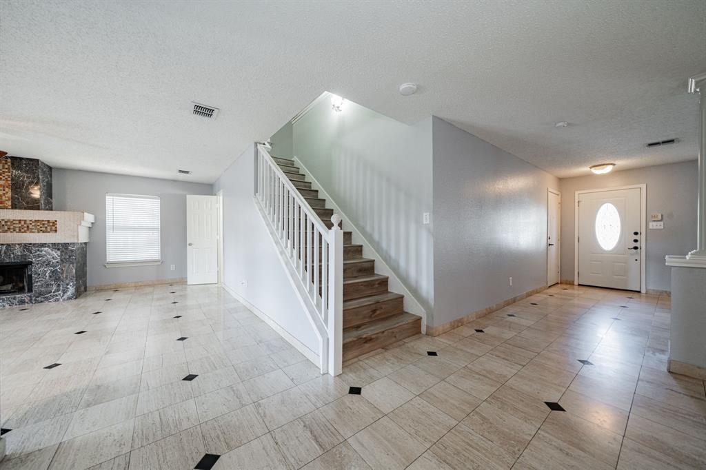 2001 Barton Springs Drive Corinth, TX 76210 - Photo 10 of 38